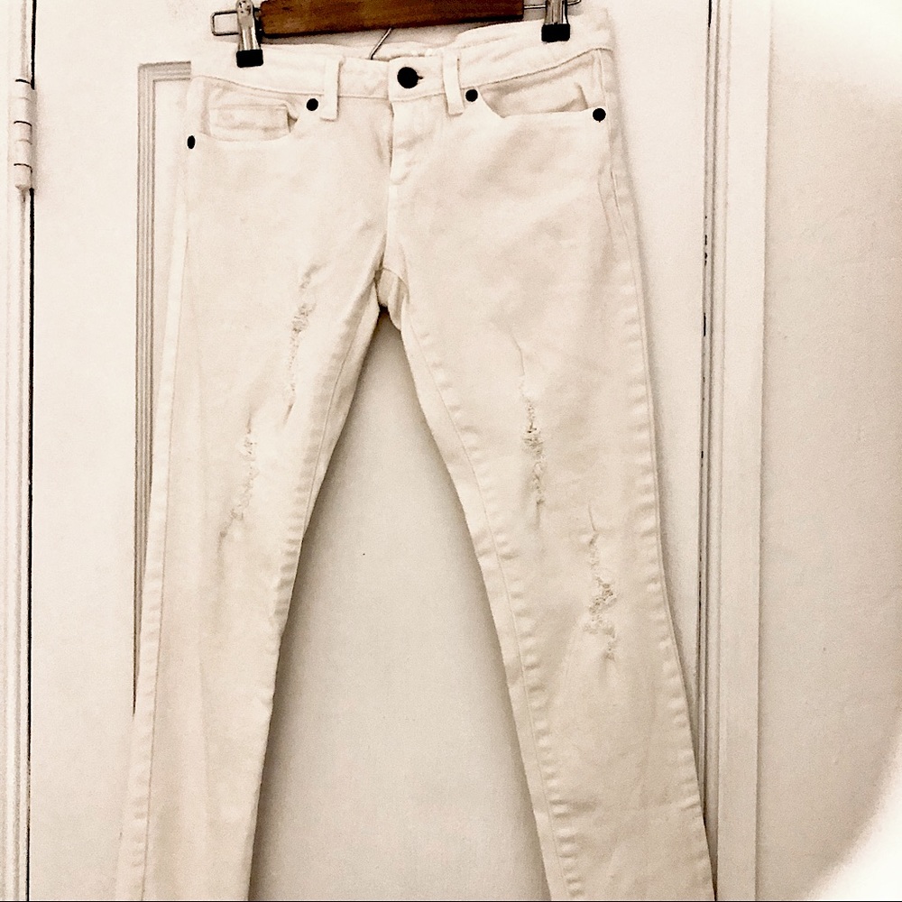 White RCVA Distressed Skinny Jeans // Size 25